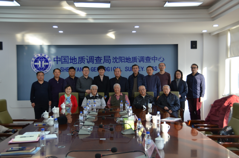 九三学社沈阳地质调查中心支社成员与社市委领导、中心党委领导合影(后排左五为九三学社沈阳市委驻会副主委张颖,左七为组织部部长邢占文)-
