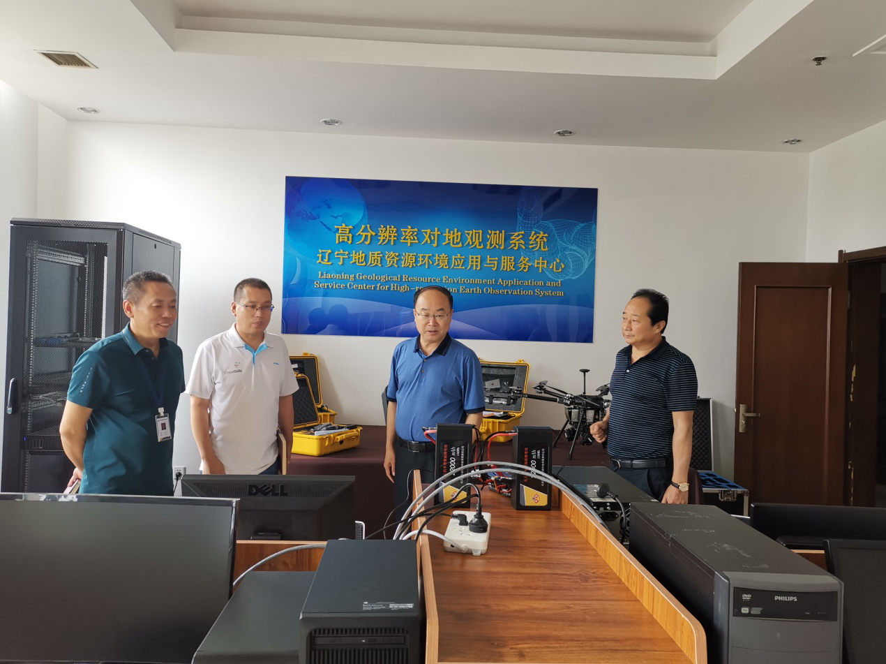 李志忠主任参观高分辨率对地观测系统