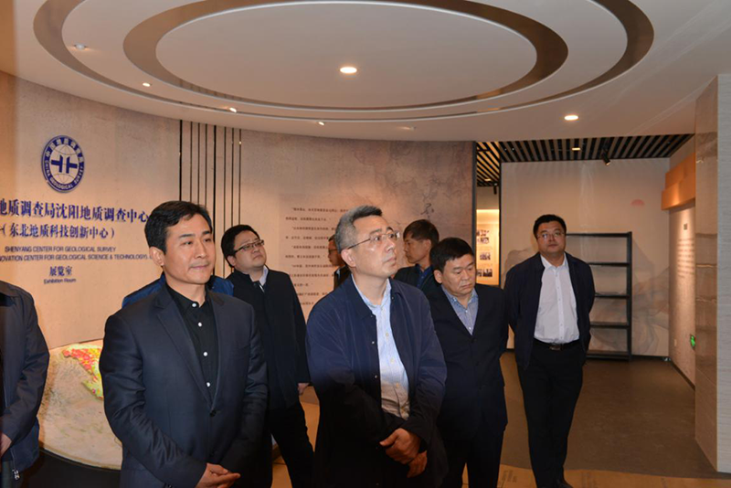 参观东北地质科技创新中心展室